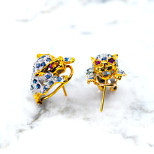 Carica l'immagine nel visualizzatore di Gallery, Sapphire and Diamond Cheetah Earrings