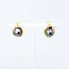Load image into Gallery viewer, Black Tahitian Pearl Earrings