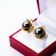 Load image into Gallery viewer, Black Tahitian Pearl Earrings