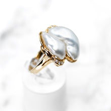 Cargar imagen en el visor de la galería, Semi-Baroque Double South Sea Pearl and Diamond Ring