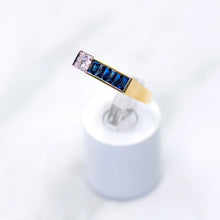 将图片加载到图库查看器,Sapphire and Diamond Band