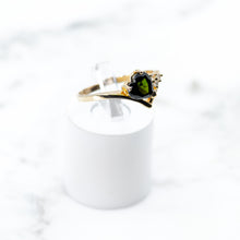 Carica l'immagine nel visualizzatore di Gallery, Heart Sapphire and Diamond Ring
