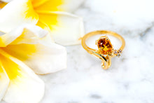 Carica l'immagine nel visualizzatore di Gallery, Golden Sapphire Ring