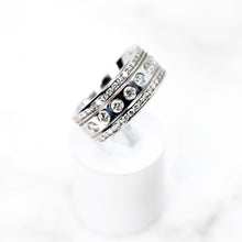 Cargar imagen en el visor de la galería, White Gold and Diamond Wedding Band