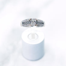 Carica l'immagine nel visualizzatore di Gallery, Rectangular Modified Brilliant-cut Diamond Engagement Ring