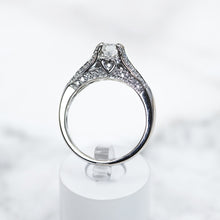Carica l'immagine nel visualizzatore di Gallery, Rectangular Modified Brilliant-cut Diamond Engagement Ring