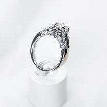 Carica l'immagine nel visualizzatore di Gallery, Rectangular Modified Brilliant-cut Diamond Engagement Ring
