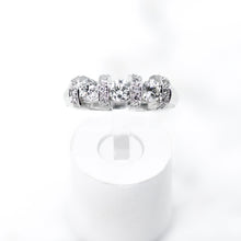 Cargar imagen en el visor de la galería, Platinum Diamond Three Stone Ring