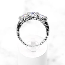 Cargar imagen en el visor de la galería, Platinum Diamond Three Stone Ring
