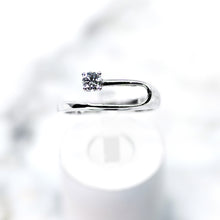 Carica l'immagine nel visualizzatore di Gallery, European Freestyle Diamond Ring