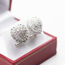 Lade das Bild in den Galerie-Viewer, Pave Diamond Heart Earrings
