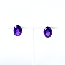 Carica l&#39;immagine nel visualizzatore di Gallery, Oval-cut Amethyst French Clip Earrings

