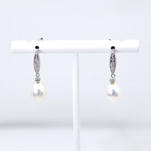Cargar imagen en el visor de la galería, Freshwater Pearl and Diamond Dangle Earrings
