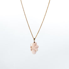 Cargar imagen en el visor de la galería, Pink Mother of Pearl Butterfly Pendant with Chain
