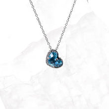 Cargar imagen en el visor de la galería, Blue Topaz and Diamond Heart Necklace
