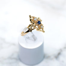 Cargar imagen en el visor de la galería, Sapphire and Diamond Vintage Style Ring
