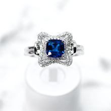 Carica l&#39;immagine nel visualizzatore di Gallery, White Gold Sapphire and Diamond Ring
