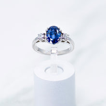 Carica l&#39;immagine nel visualizzatore di Gallery, Oval-Cut Sapphire and Diamond Three Stone Ring
