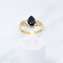 Cargar imagen en el visor de la galería, Pear Shaped Sapphire and Diamond Ring
