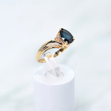 Cargar imagen en el visor de la galería, Pear Shaped Sapphire and Diamond Ring
