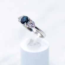 Cargar imagen en el visor de la galería, Sapphire and Diamond Three Stone Ring
