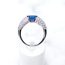 Cargar imagen en el visor de la galería, Oval Sapphire and Pave-set Diamond Ring
