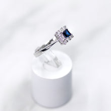 Cargar imagen en el visor de la galería, Sapphire and Diamond Square Halo Ring
