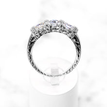 Cargar imagen en el visor de la galería, Platinum Diamond Three Stone Ring
