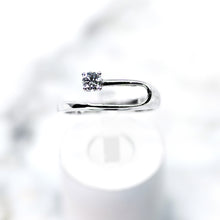 Carica l&#39;immagine nel visualizzatore di Gallery, European Freestyle Diamond Ring
