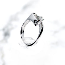 Cargar imagen en el visor de la galería, European Freestyle Diamond Ring
