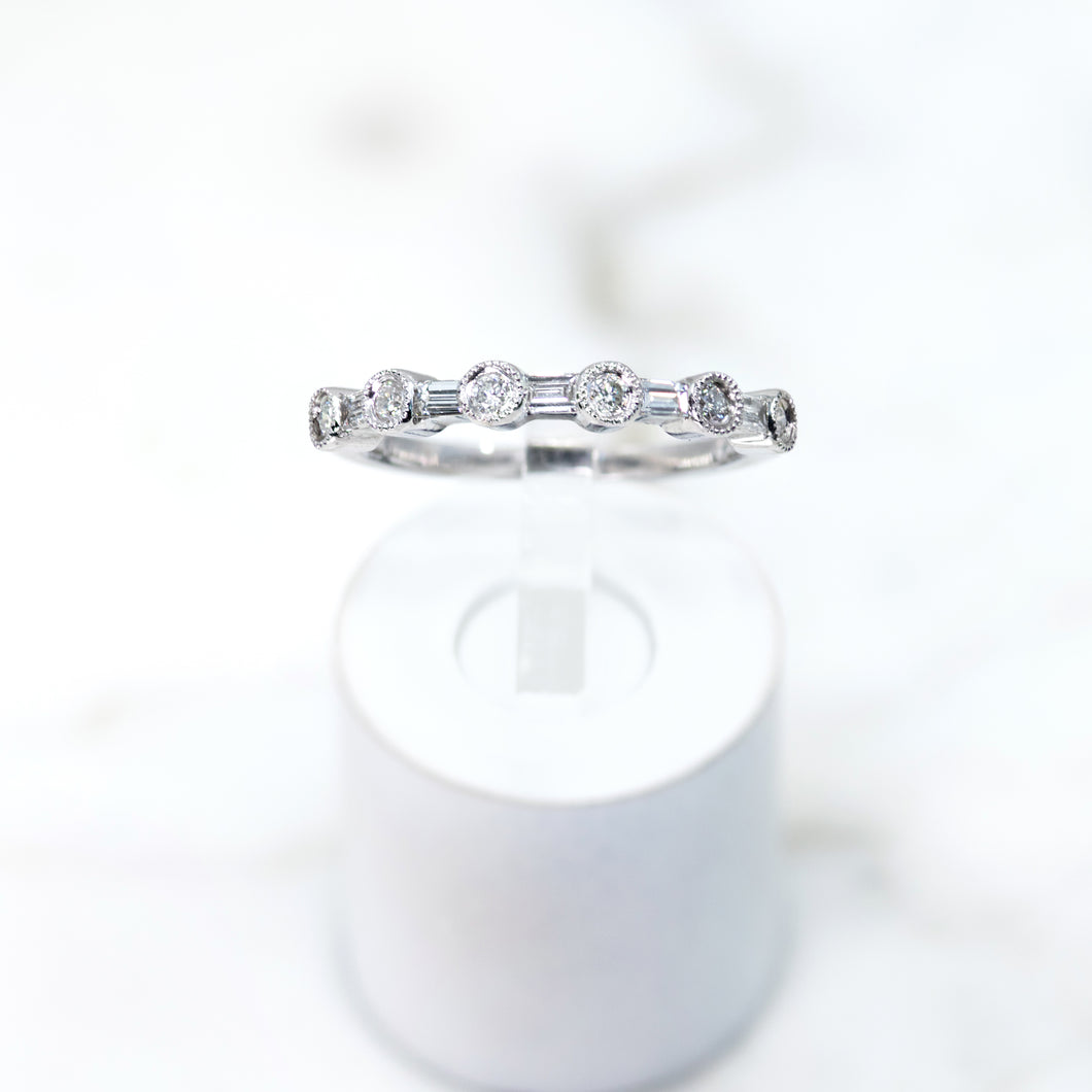 Anniversary band with baguette and round brilliant-cut diamonds