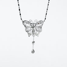 Lade das Bild in den Galerie-Viewer, Diamond Butterfly Necklace with Diamond Drop
